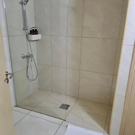 Apartment 3 Bedroom Flat Near Center *