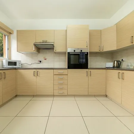 3 Bedroom Flat Near Center