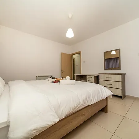 3 Bedroom Flat Near Center Daire