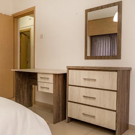 3 Bedroom Flat Near Center *