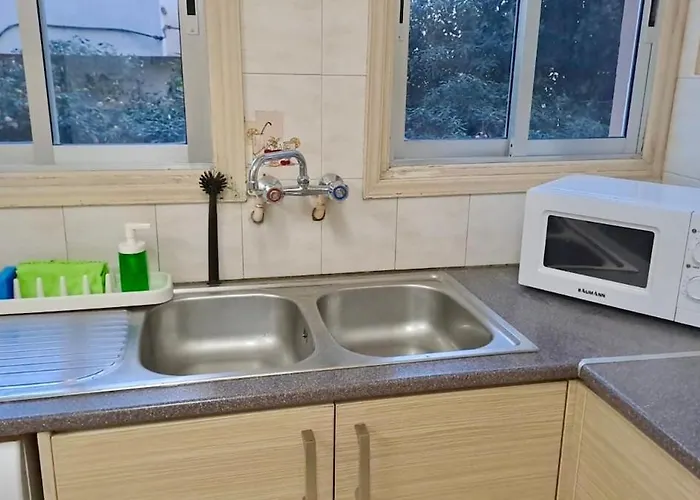 3 Bedroom Flat Near Center *