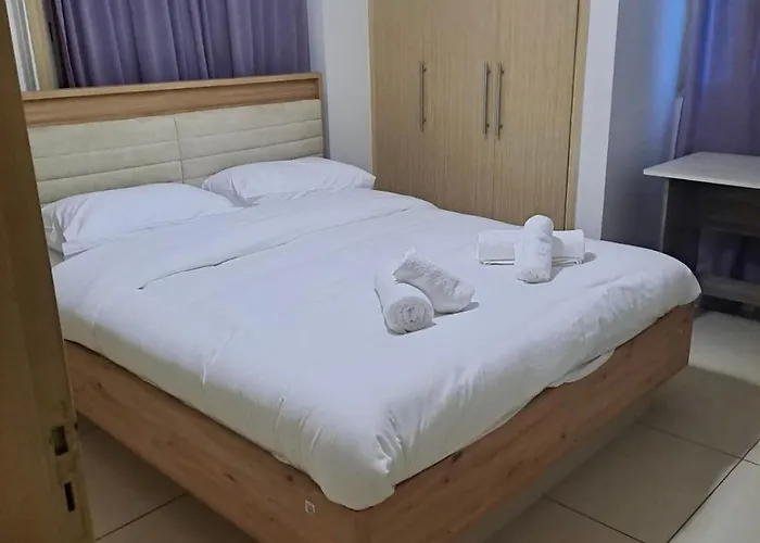 Appartamento 3 Bedroom Flat Near Center